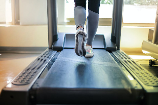 <img src="running on treadmill.jpg" alt="extreme weight loss equipment"/>